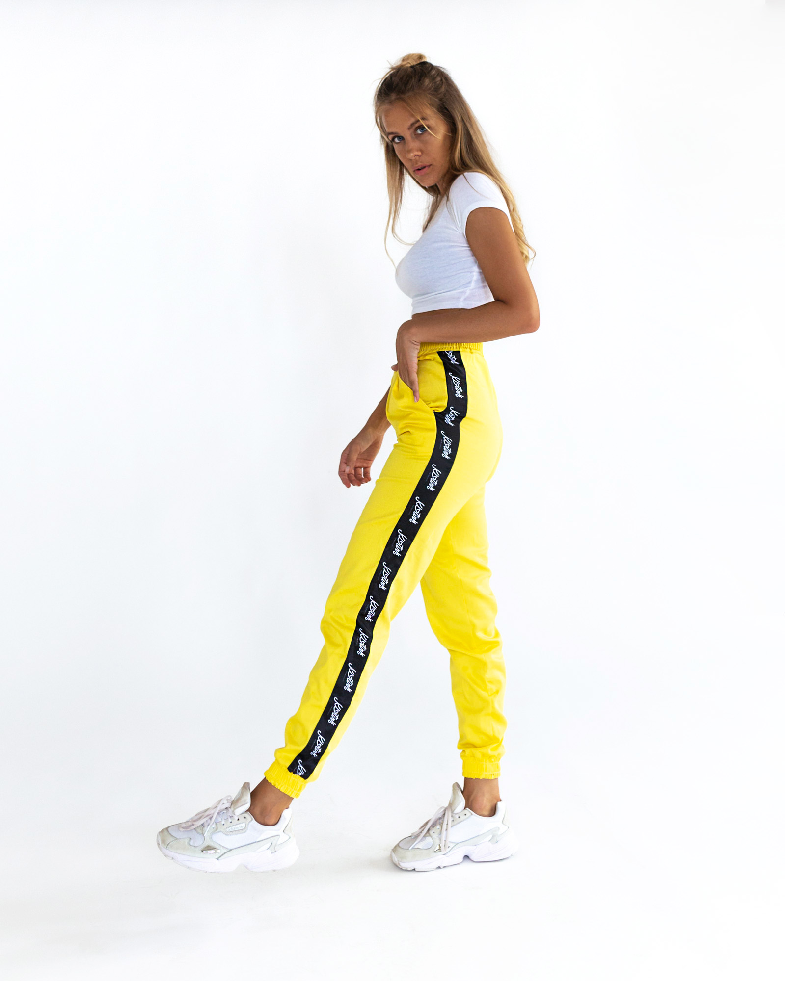 Nohavice LOGOSTRIPE - YLWBLACK
